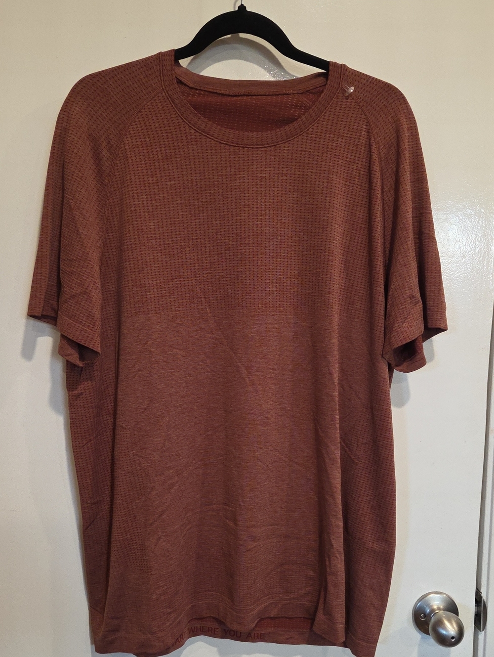 Lululemon Men's Short-Sleeve Shirt - Rust/Red Size XL